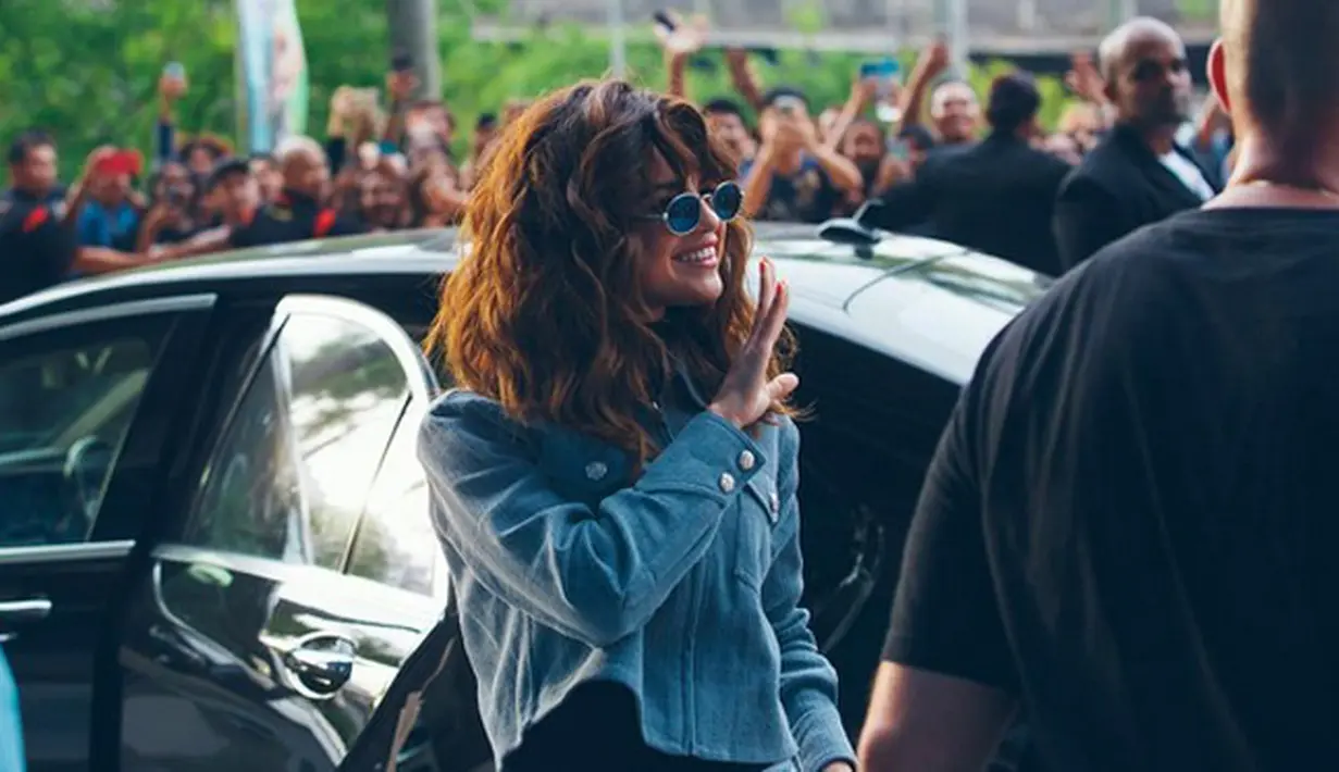Selena Gomez menjadi perbincangan saat menyelesaikan Revival Tour karena beberapa dibatalkan. Apalagi ia mengaku ingin vakum sementara untuk menyembuhkan penyakitnya. Kini ia kembali menjadi perbincangan hangat. (Instagram/selenagomez)