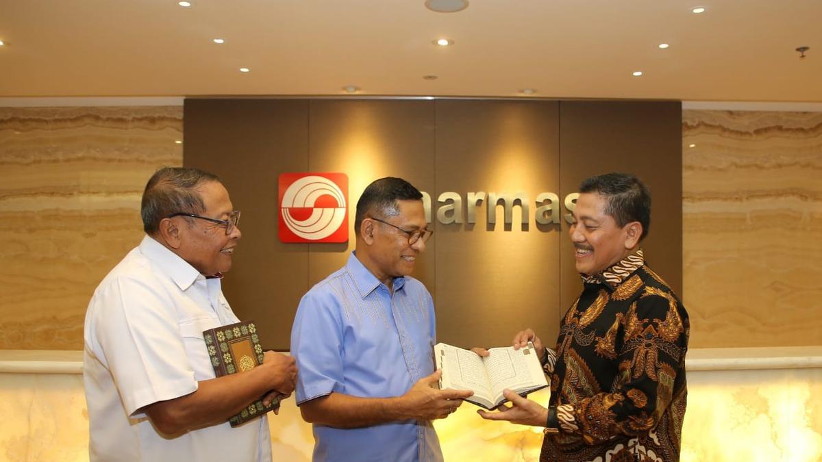 Berbagi Cahaya Ramadan: Sinar Mas dan APP Group Wakafkan Ribuan Alquran