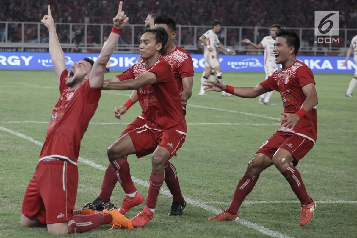 Unggul di Babak Pertama, Striker Persija Jakarta Marko Simic Lakukan Selebrasi
