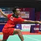 Tunggal putra Indonesia, Christian Adinata saat menghadapi tunggal putra Malaysia, Lee Shun Yang pada laga final bulu tangkis beregu putra SEA Games 2023 di Morodok Techo National Stadium Badminton Hall, Phnom Penh, Kamboja, Kamis (11/5/2023). Christian Adinata menang dua game langsung 21-17, 21-9. Tim bulu tangkis Indonesia merebut medali emas setelah menang 3-1 atas Malaysia. (Bola.com/Abdul Aziz)