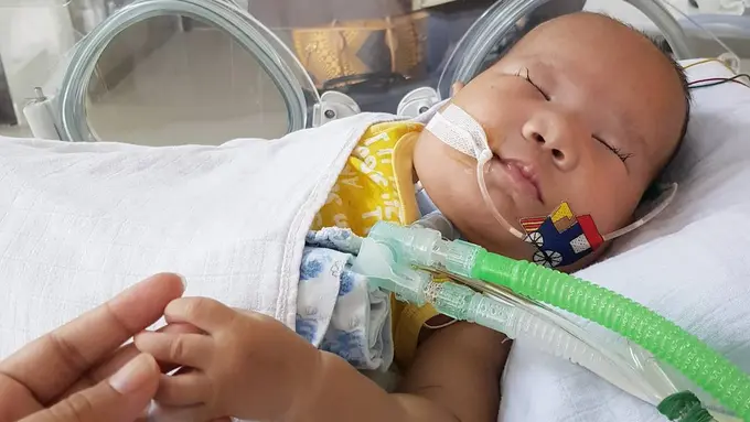 [Bintang] 7 Bulan Bertahan, Adam Fabumi Susul Dua Sahabatnya ke Surga