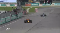 Pebalap Red Bull, Max Verstappen, menjuarai balapan F1 GP Malaysia di Sirkuit Sepang, Minggu (1/10/2017). (Bola.com/Twitter/F1)