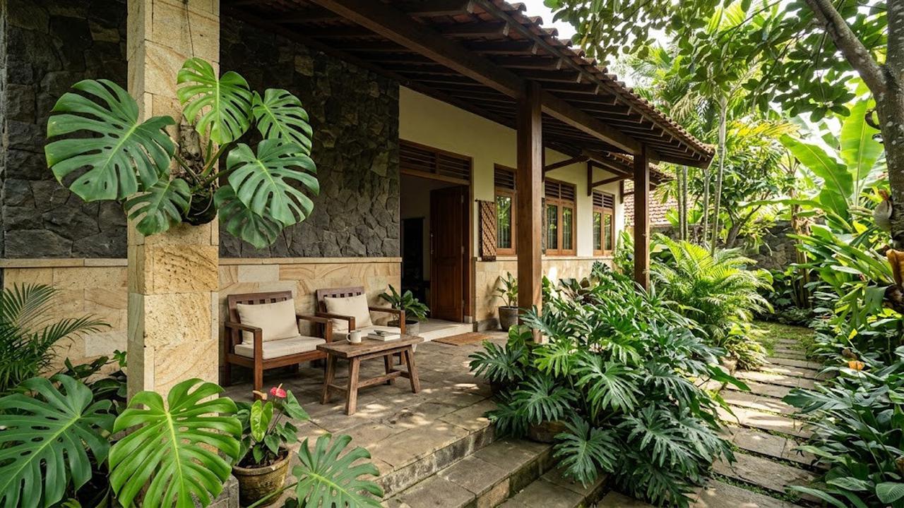 Inspirasi Teras Rumah Sederhana dengan Kombinasi Bunga Hias dan Batu Alam