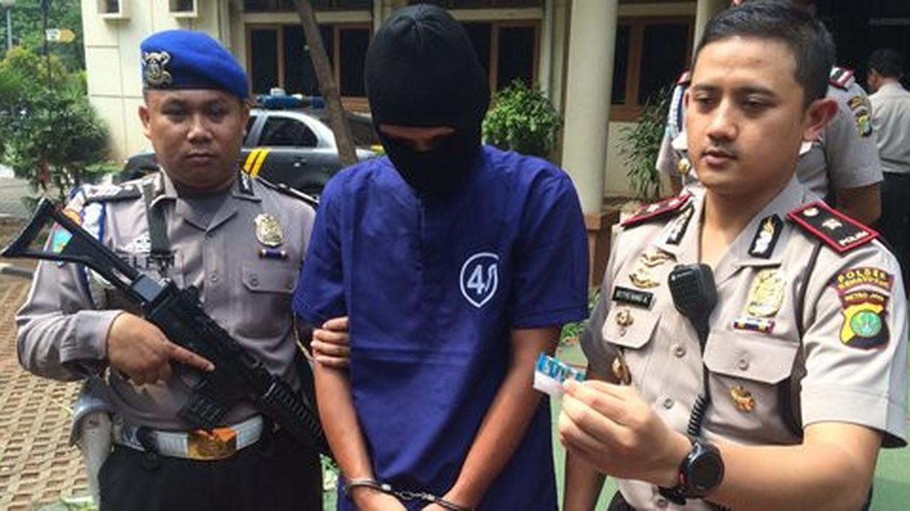 Takut ketahuan istri, DD membungkus paket sabu malam hari