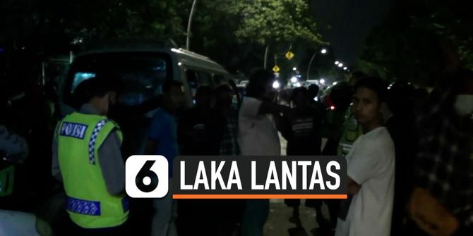 VIDEO: Baku Hantam Pengendara Mobil dengan Sopir Angkot