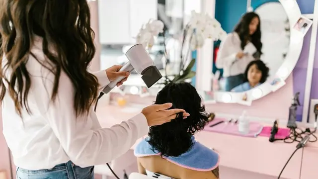 10 Penyebab Rambut Bercabang yang Sering Tak Disadari