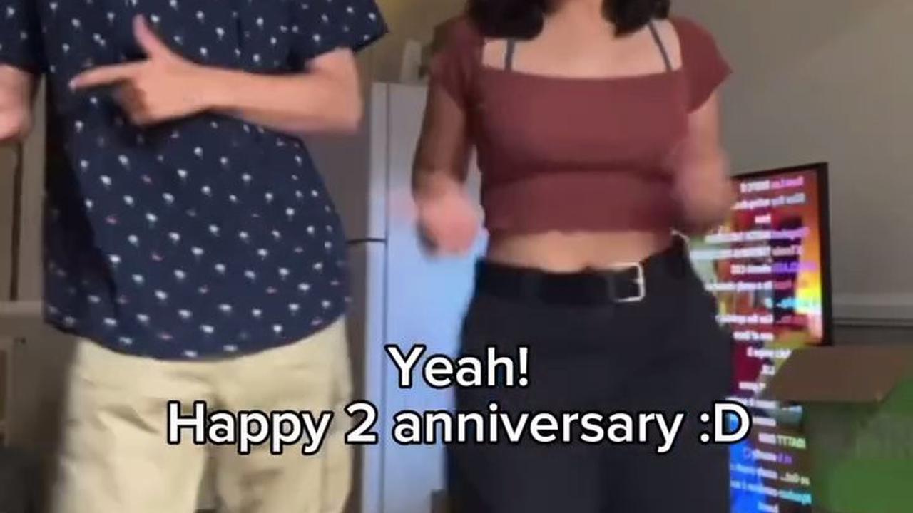 7 Potret Anniversary Kedua Cinta Kuya dengan Pacar Bulenya, Unggah Kenangan Random