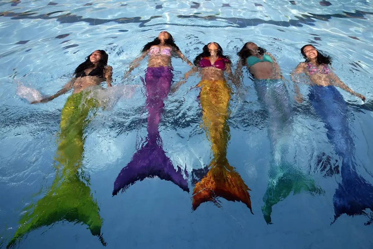 Belajar Berenang ala 'Putri Duyung' di Sekolah Renang Manila