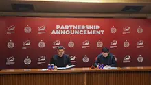 Penandatanganan kerja sama antara Persija Jakarta dan Hongsam Ball. (Bola.com/Hery Kurniawan)