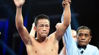 Pertarungan sengit antara Daud Yordan melawan Yoshitaka Kato di atas ring (GOH CHAI HIN / AFP)