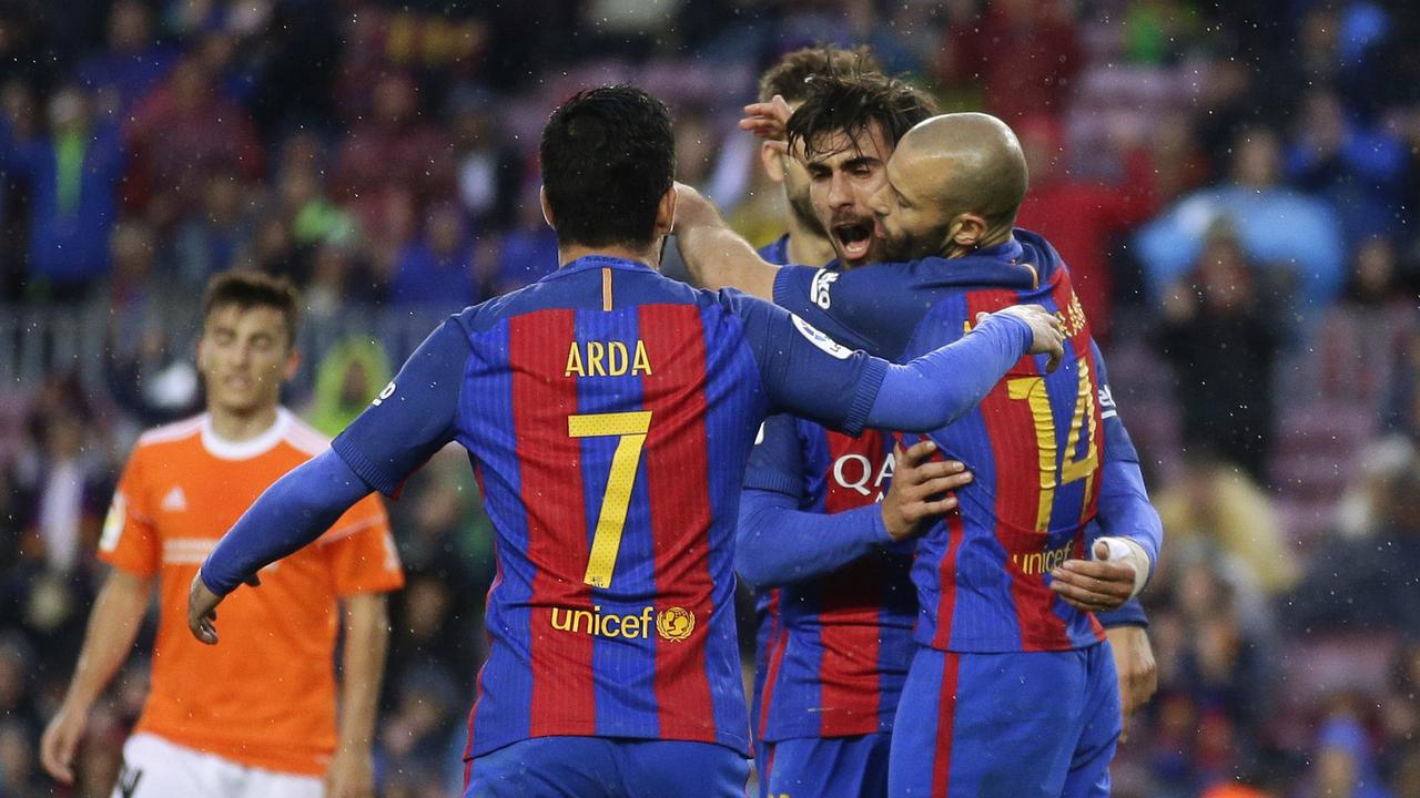 Para pemain Barcelona merayakan gol Andre Gomes ke gawang Osasuna (AP Photo/Manu Fernandez)