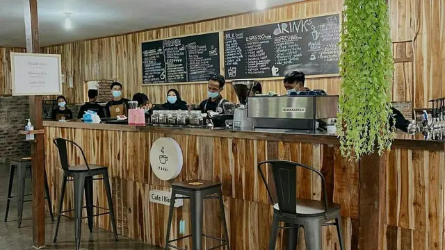 Memandangi Gunung Ciremai dari Kafe Kekinian di Tengah Sawah Cirebon