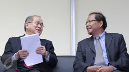 Menteri Koordinator Kemaritiman Rizal Ramli (kanan) bersama Menteri Penanaman Industri dan Komoditas Malaysia HE. Dato Sri Douglas  meresmikan kantor Council of Palm Oil Producing Country (CPOPC) di Jakarta, Kamis (4/2/2016). (Liputan6.com/Angga Yuniar)