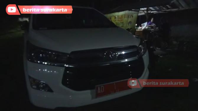 Mobil Dinas yang Ditinggalkan, Kanal YouTube Berita Surakarta ©2021 Merdeka.com