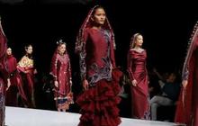 Tren Warna dan Model Baju Lebaran 2025 dari Runway Garis Poetih Raya