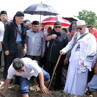 Pemakaman istri kedua Opick (Deki Prayoga/bintang.com)