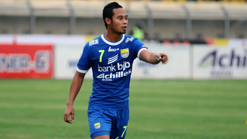 Gelandang Persib Atep