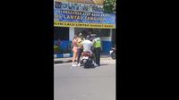 Viral Turis Asing di Bali Dorong Polisi Gara-Gara Ditilang Langgar Lalu Lintas (Tangkapan Layar Instagram/punapibali)