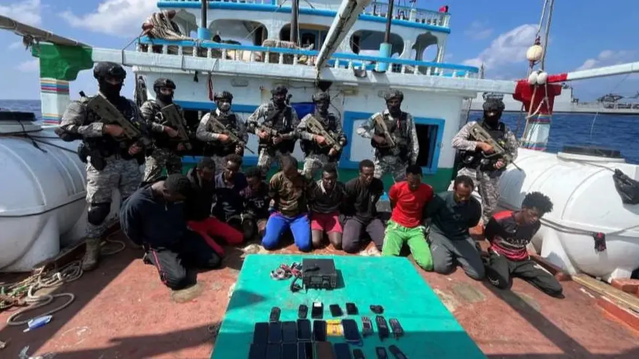 Angkatan Laut India menyelamatkan dua kapal yang dibajak di lepas pantai Somalia dalam dua hari. (Indian Navy)