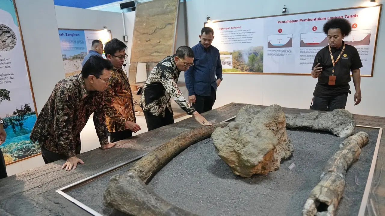 Menteri Kebudayaan RI Fadli Zon (ketiga dari kiri) (Istimewa)