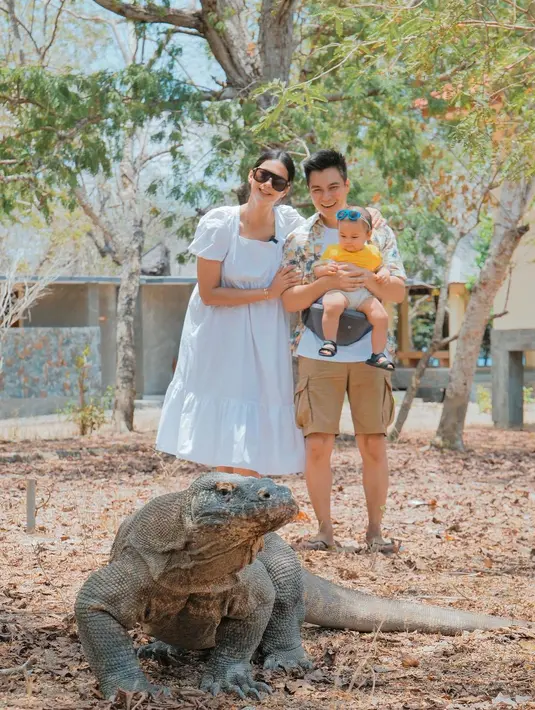 "Perkembangannya Kiano lagi suka jalan merangkak, dititah gitu loh, kadang kita gantian sama uncle yang jagain juga. Perkembangan lumayan pesat. Dari bayi aku suka ajak Kiano ngomong terus," katanya. (Instagram/paula_verhoeven)