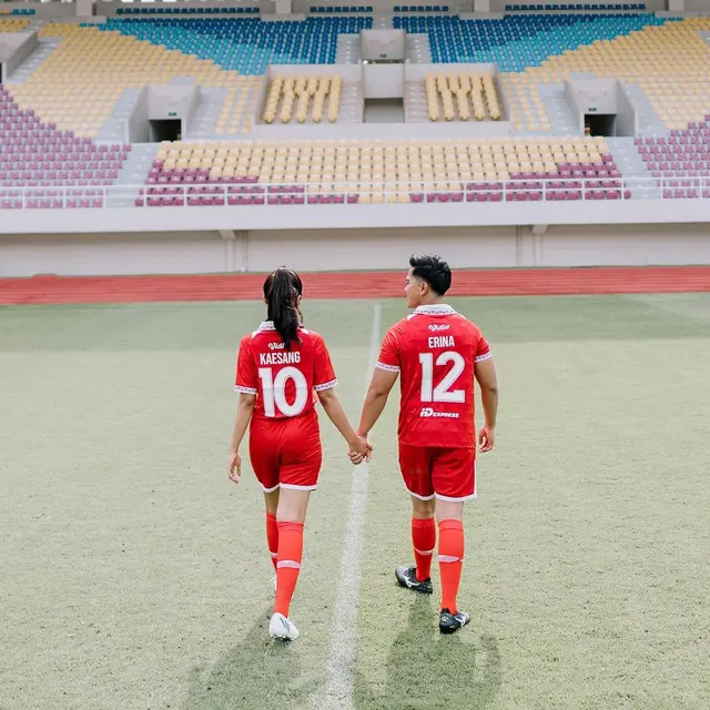 8 Potret Prewedding Kaesang Pangarep dan Erina Gudono, Kompak Pakai Baju Serba Putih hingga Jersey
