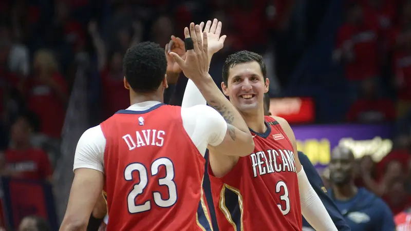 Selebrasi Anthony Davis dan Nikola Mirotic