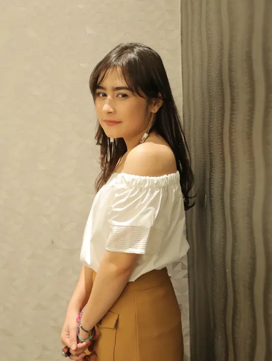 Yang terbaru, pemeran Agatha dalam sinetron Betapa Aku Mencintaimu terlibat dalam film bergenre komedi berjudul Hangout. Ia mengaku kaget saat pertama di tawari Raditya Dika. (Andy Masela/Bintang.com)