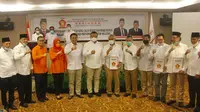 Edhy Prabowo Serahkan B1-KWK kepada sejumlah bakal calon kepala daerah di Sulsel (Istimewa)