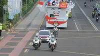 Kendaraan milik KPU berada di urutan pertama dan diikuti oleh kendaraan hias milik beberapa partai politik peserta pemilu (Liputan6.com/Herman Zakharia)