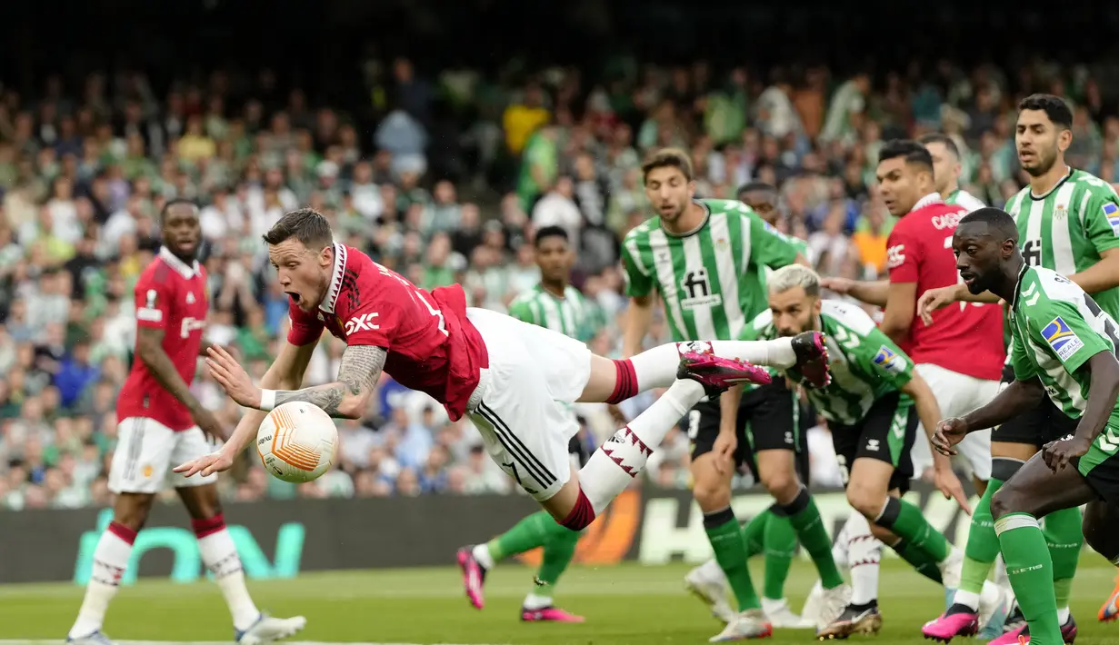 Kemenangan 1-0 ini melengkapi keunggulan agregat MU dengan skor 5-1. (AP Photo/Jose Breton)
