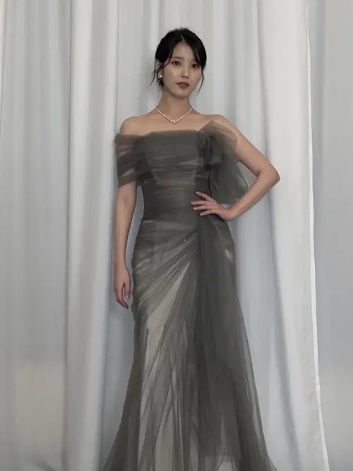 8 Inspirasi Model Baju Pesta Simple Elegan dari IU Hingga Sophia Latjuba