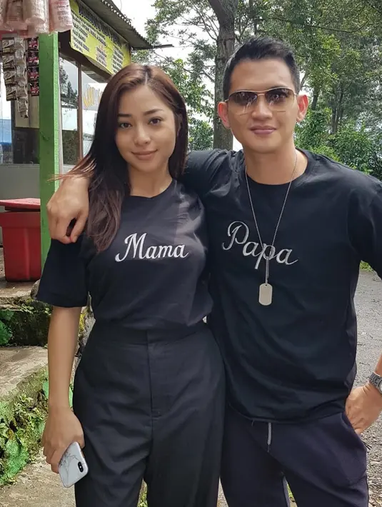 Ketika banyak warganet yang mengatakan untuk segera menikah, Rezky menyebutkan kedekatannya dengan Nikita hanyalah untuk keperluan shooting saja. (Liputan6.com/thereal_rezkyadithya)