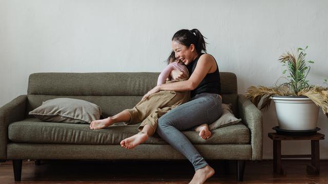 Ilustrasi ibu dan anak