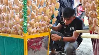 Kue Kolombengi khas Gorontalo saat akan diarak ke masjid pada perayaan Maulid Nabi. Foto: Istimewa (Arfandi/Liputan6.com)