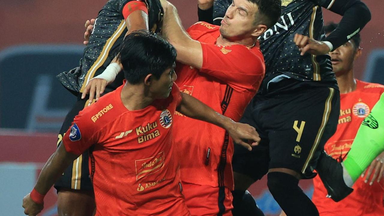 Persija juga mencoba menekan balik Bhayangkara. Hingga pada menit ke-74 Persija bisa mencetak gol lagi melalui aksi M. Akbar Arjunsyah. Skor kembali berubah menjadi 4-1.