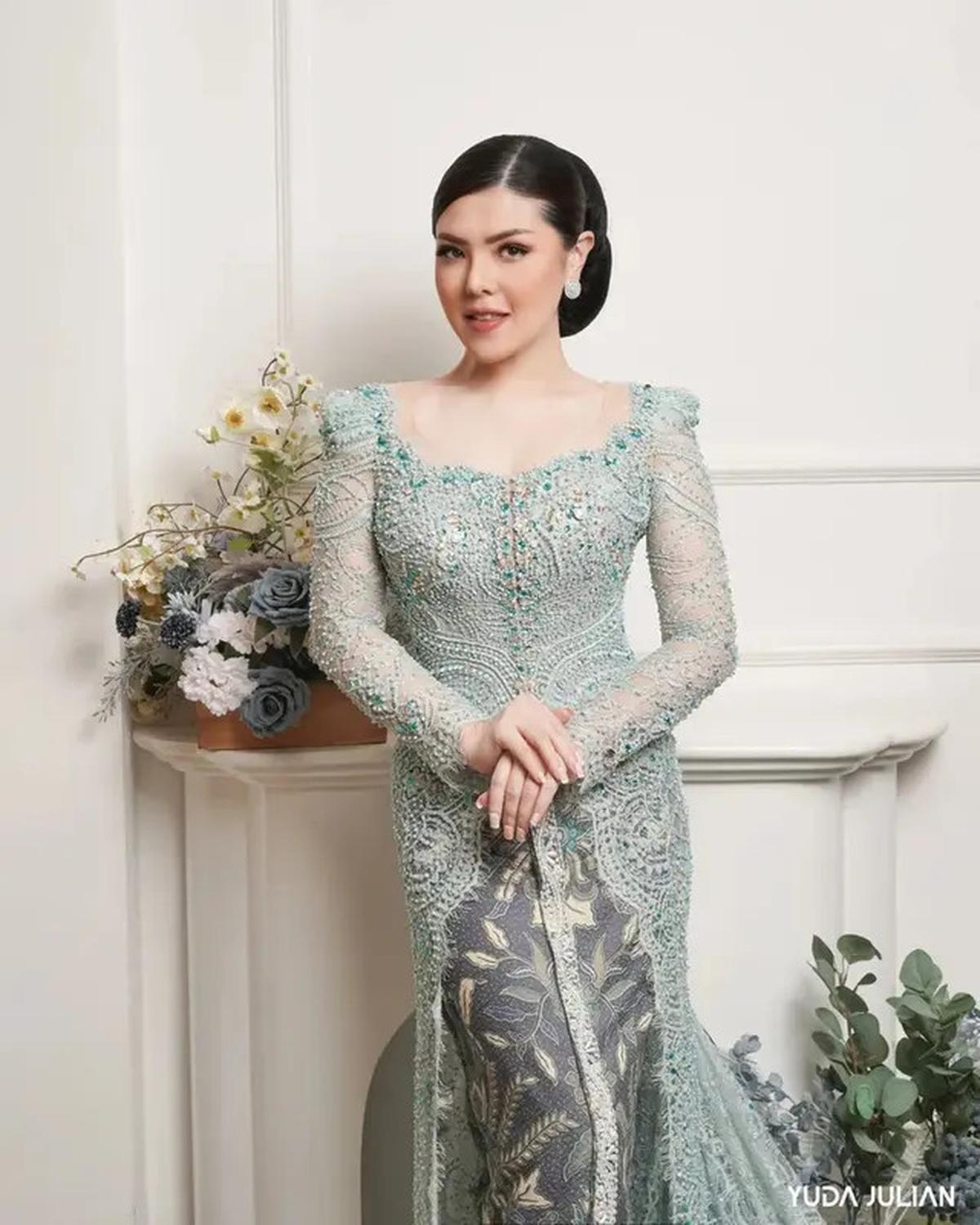 Kebaya Tosca untuk Penampilan Memukau, 4 Inspirasi dari Kahiyang Ayu hingga Tina Toon