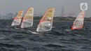 Ada lima kategori yang diperlombakan dalam Jakarta International Sailing Championship 2024, salah satunya windsurfing. (Liputan6.com/Angga Yuniar)