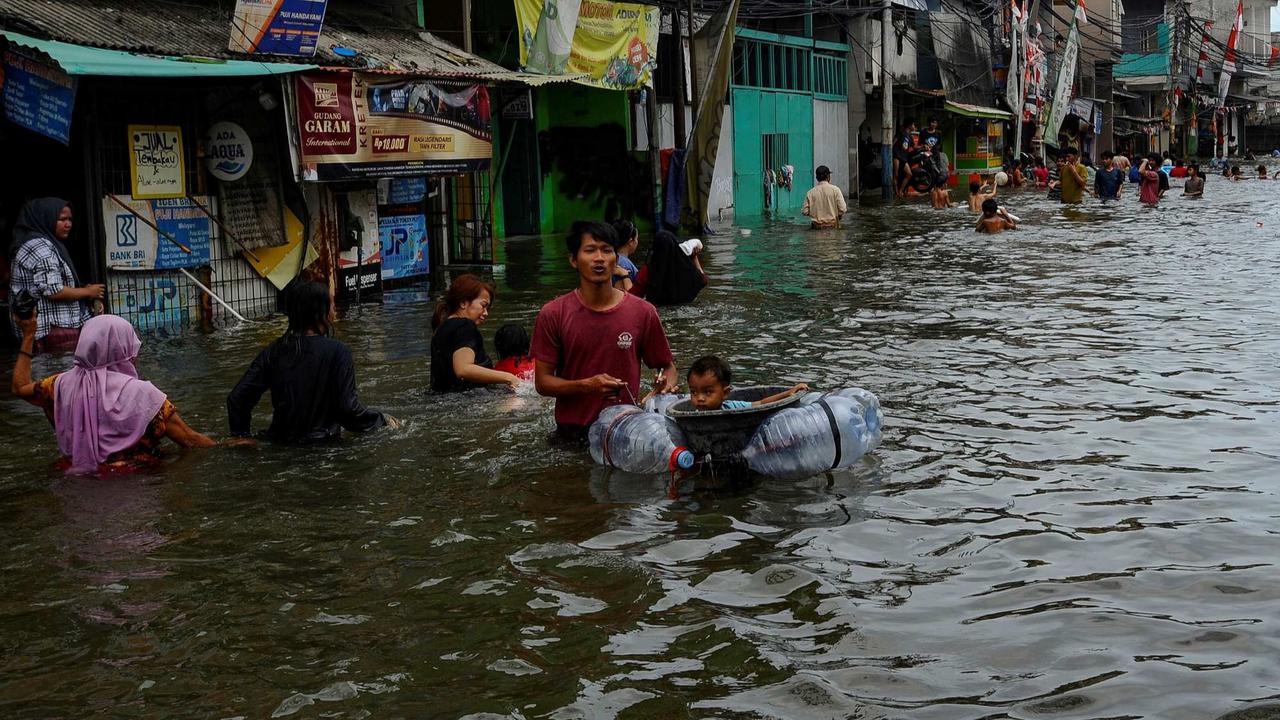 Banjir rob di Muara Angke