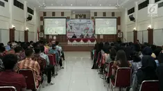 Suasana sebelum pembekalan Kirab Pemuda 2018 di Gedung PP-PON Cibubur, Jakarta, Kamis (30/8). Para peserta akan menjalani pembekalan selama tiga hari sebelum melakukan napak tilas ke 100 kota di 34 provinsi. (Merdeka.com/Iqbal S. Nugroho)