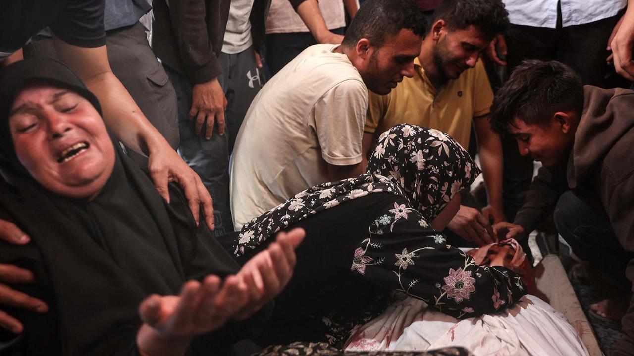 FOTO: Israel Serang RS di Gaza, Empat Jurnalis Tewas