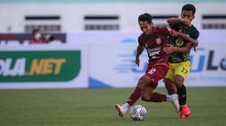 Barito Putera bukan tanpa serangan, skuat asuhan Djajang Nurdjaman bermain mengandalkan serangan balik meskipun belum berbuah gol. Hingga babak pertama berakhir, skor kacamata masih menghiasi babak pertama pertandingan antara Borneo FC melawan Barito Putera. (Bola.com/Bagaskara Lazuardi)