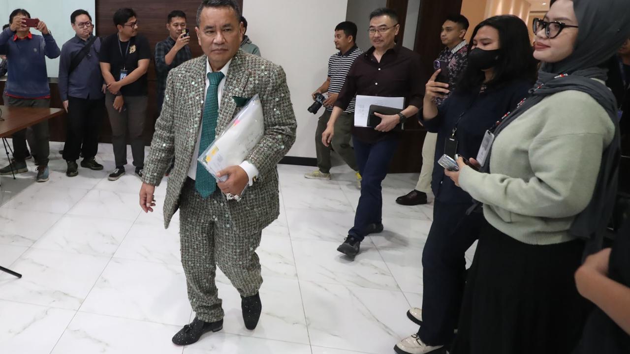 FOTO: Hotman Paris Merespons Gugatan terhadap MNC Asia Holding