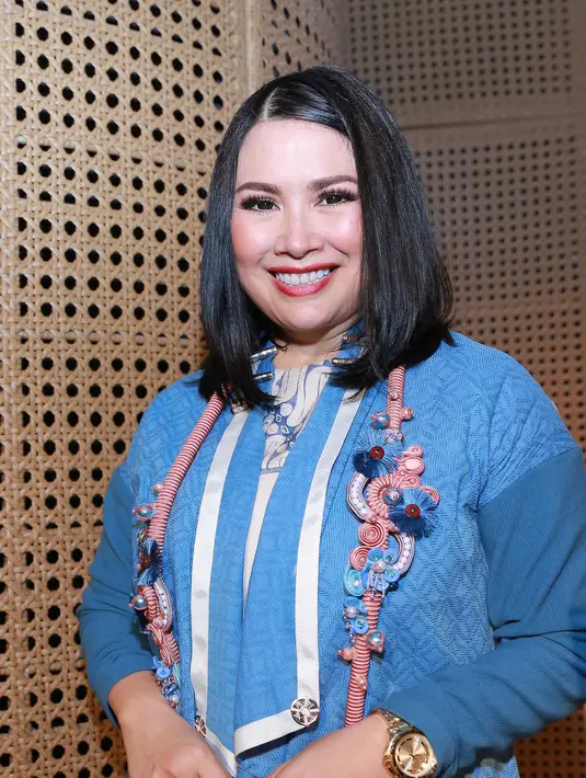 Ditemui saat peluncuran album Dara Jana, di Galeri Indonesia Kaya, Grand Indonesia, Kamis (12/11), Titi DJ mengatakan lantaran kesibukan yang dimilikinya ditambah permasalahan biaya maka Dara Jana baru bisa diperkenalkan. (Galih W. Satria/Bintang.com)