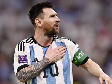 Lionel Messi memang memiliki tubuh yang mungil dengan tinggi hanya 169 cm. Namun megabintang Argentina ini merupakan salah pesepak bola terhebat yang pernah ada muka bumi. Di Piala Dunia kali ini La Pulga menjadi andalan Tim Tango untuk kembali menjadi juara dunia. (Fabio Ferrari/LaPresse via AP)