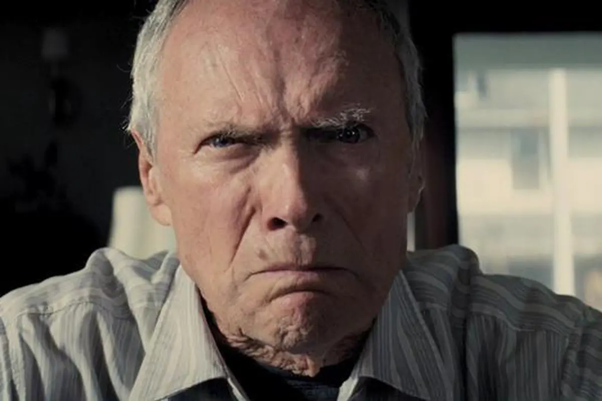 Clint Eastwood Selamatkan Nyawa Kucing