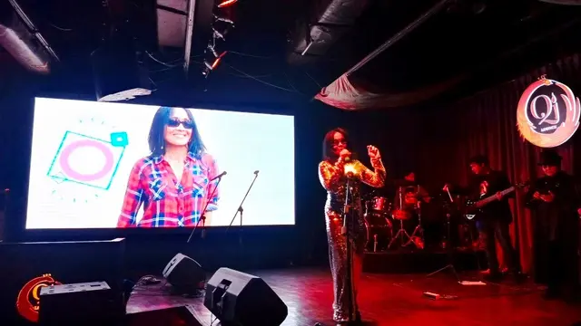 Mini Concert bertajuk “Optimis Atiek CB & Deddy Dhukun” di QI Lounge The Sultan, Jakarta.