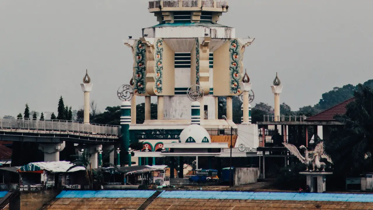 Ilustrasi objek wisata Menara Gentala Arasy, Jambi