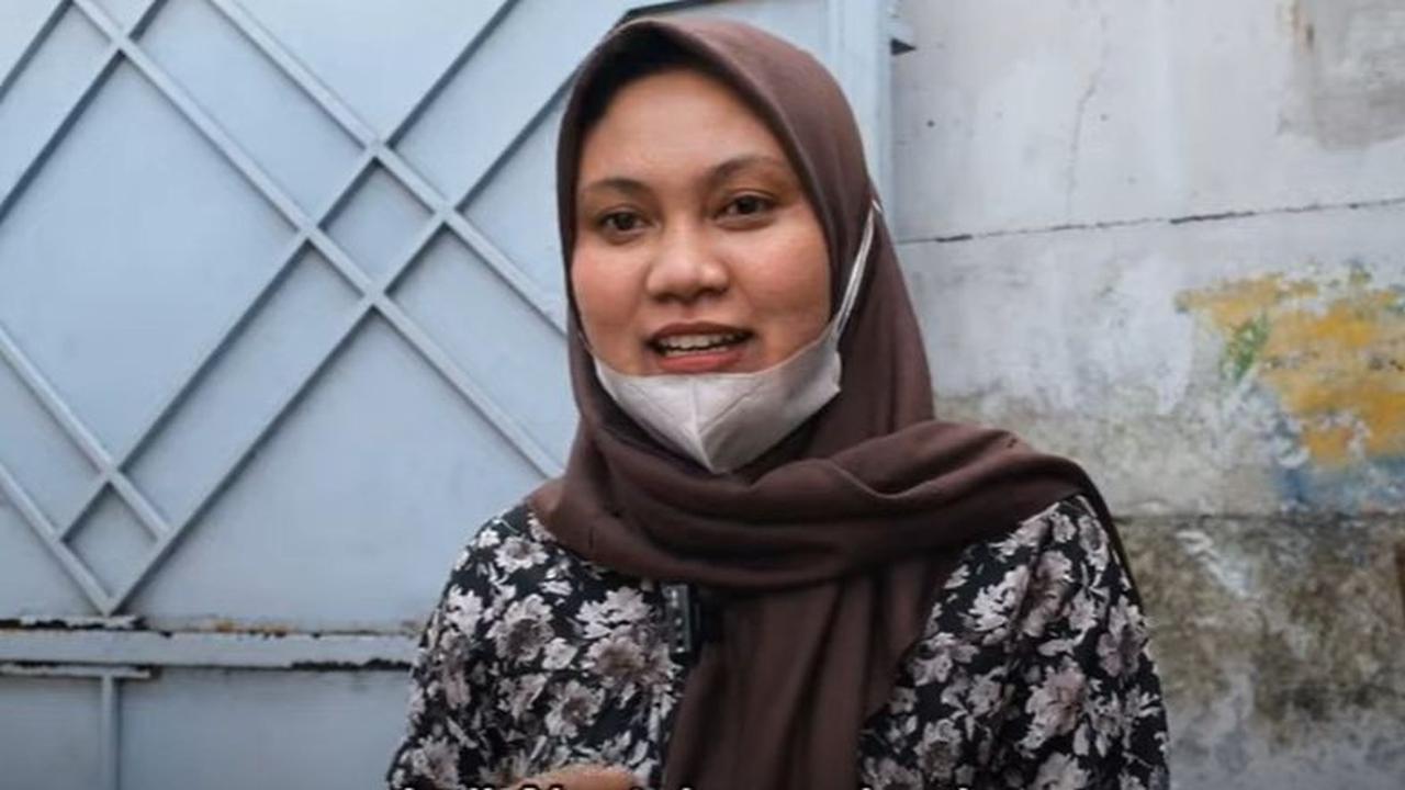 Diremehkan Mantan Suami & Diganggu Preman, Janda Cantik 2 Anak Nekat Jualan Bakso Gerobak Kini Omzetnya Rp100 Juta
