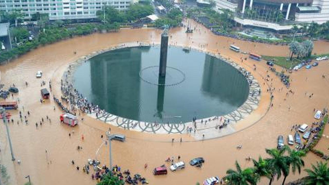 Jakarta dikepung banjir, Ahok menghilang